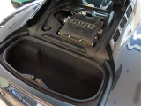エンジンルーム後方には大型トランクスペースを確保。週末のお出かけには十分なサイズ。エミーラでお出かけプランを立ててみてはいかがでしょうか?