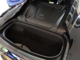 エンジンルーム後方には大型トランクスペースを確保。週末のお出かけには十分なサイズ。エミーラでお出かけプランを立ててみてはいかがでしょうか?