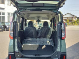 荷室がフラットになるため、大きな荷物も積みやすいお車です。
