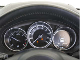 【明るく見やすいメーター】視認性が良く明るく見やすいメーター。運転者にとって見やすいメーターは運転していても疲れないですよね。