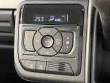 【オートエアコン】一度お好みの温度に設定すれば、車内の温度を検知し風量や温度を自動で調整。暑い…寒い…と何度もスイッチ操作をする必要はありません。快適な車内空間には必須の機能ですね♪