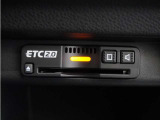◆ETC2.0装着◆進化したドライブ体験。料金収受システムだけだったETCが生まれ変わって、高速道路を賢く使うETC2.0に進化しました。多彩な情報サービスが便利で快適なドライブ体験を提供します。