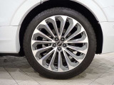 ご納車の前には弊社グループの認証工場にて専門スタッフによる点検・整備を実施いたします。各種テスターもございます。