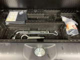 もしもの時に安心なパンク修理キット、工具、ジャッキ搭載。