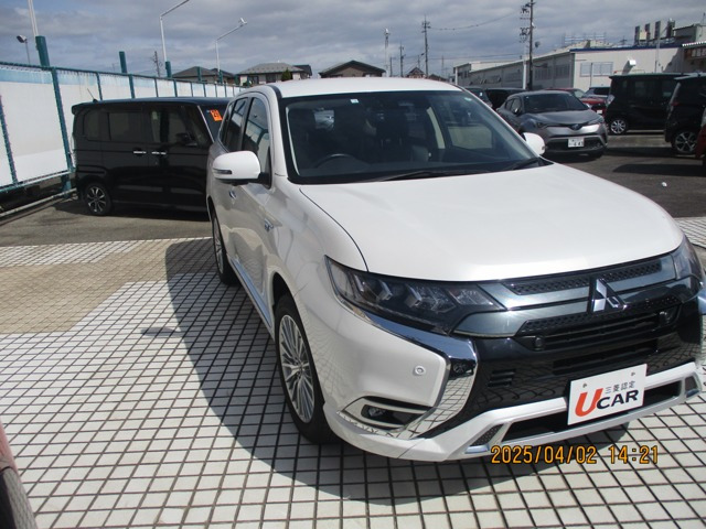 アウトランダーPHEV 2.4 G プラスパッケージ 4WD 