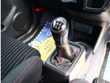 【車屋】として、長く車業界に従事した経験豊富なスタッフが多数在籍しております。