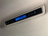 【リアオートエアコン】広い後部座席には必須の機能!風量や温度を自動で調整し前席と同様な車内環境にしてくれるリアオートエアコンを装備。夏の暑さも冬の寒さもストレスなく快適にお過ごしいただけます♪