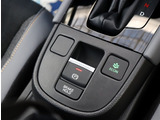 『1台』のお車に対して、3名体制で日々議論を重ね仕入れを行っております。