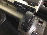 発進時から滑らかに加速する無段階変速のCVTはストップ&ゴーの多い街の中も快適です