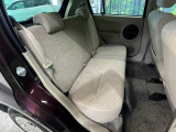 コンパクトカーですが、セカンドシートは十分な広さがあり快適にお乗りいただけます♪シートを倒して大きな荷物を積んだりと、用途の幅が広い1台です。