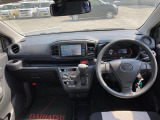 広々とした駐車場をご用意しておりますので、運転が苦手な方でもご安心ください。また、大型の屋根がございますので、雨に濡れることなくご移動できます。