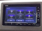 メモリーナビにフルセグTV機能あり。 ドライブや旅行に欠かせない装備です。
