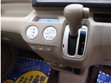 【車屋】として、長く車業界に従事した経験豊富なスタッフが多数在籍しております。