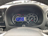 走行距離28,092kmで、省燃費の度合いを表すインジケーターが装備されています