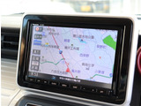 『1台』のお車に対して、3名体制で日々議論を重ね仕入れを行っております。