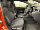 中古車をキレイで気持ちよくお乗りいただけるよう、エンジンルームから、シートを外した洗浄まで、目に見えない部分も徹底的に洗浄しています!