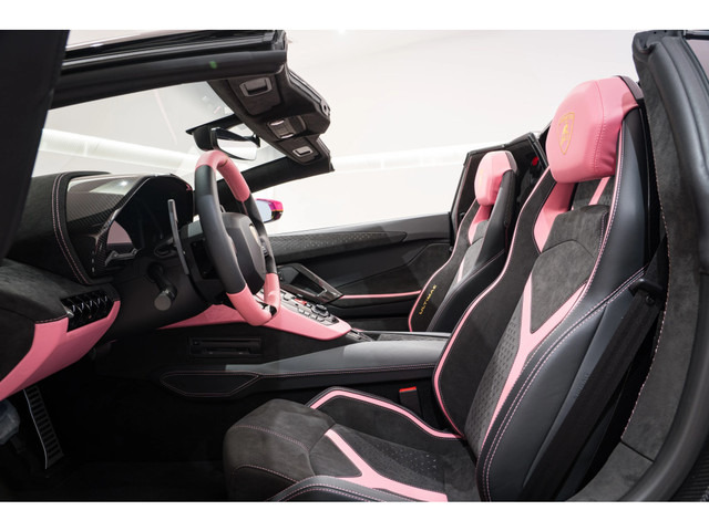 中古車 ランボルギーニ アヴェンタドールロードスター LP780-4
