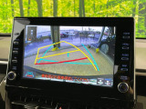【バックカメラ】駐車時に後方がリアルタイム映像で確認できます。大型商業施設や立体駐車場での駐車時や、夜間のバック時に大活躍!運転スキルに関わらず、今や必須となった装備のひとつです!