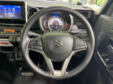 インテリアに合わせたデザインのステアリングは、運転される方のことも考え、運転しやすい形状、大きさです。是非一度、実際に触ってお確かめください。