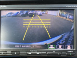 ガイド線表示機能付きのバックカメラで、バックでの車庫入れも安心です。