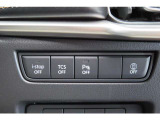 各種安全スイッチ類が並びます。大きな車体だからこそ、アイドリングストップやパーキングセンサーは嬉しいですよね。