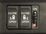 【両側パワースライドドア】両側がパワースライドドアになっており、運転席のスイッチやスマートキーでも開閉が可能です!開口部も広いので乗り降りも楽々♪