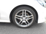 純正アルミホイール装着車です。