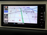お車選びをお楽しみ頂けるよう、在庫車の展示スペースを十分に確保しております。