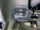 ハンドルの左下にETCがついています。高速道路の料金所の通過も楽々です。 カードの取り出しもしやすい場所についています。