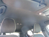 天井も高いので車空間が広々です。