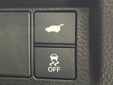 【パワーバックドア】スマートキーや運転席のボタンを押すだけでリアゲートが自動で開閉します!荷物を持っている時や、高い位置にあるバックドアを閉める際に便利な機能です♪