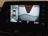 パノラミックビューモニター付きです。車両を上から見たような映像をディスプレイオーディオ画面に表示。運転席からの目視だけでは見にくい、車両周辺の状況をリアルタイムでしっかり確認できます。