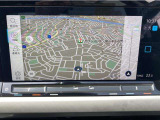 スマートフォン用アプリ[Apple CarPlay][Android Auto]対応の純正ナビ Discover Pro を装備、ラジオ、地デジTV、Bluetoothハンズフリー通話にも対応。