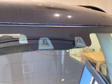 デュアルカメラブレーキサポート(DCBS) フロントガラス上部にあるセンサー部です。ステレオカメラで車両前方の状況を検知し各種制御を行います。衝突被害軽減ブレーキ・誤発進抑制機能・車線逸脱警報機能 等