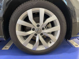 純正17インチアルミ!タイヤサイズは225/45R17です