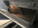 助手席グローブボックス内にETCを装備してます!ETC付きだから高速道路への出入りもETC専用ゲートを使ってスムーズに通過できます!