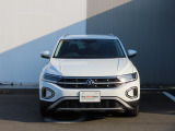 LEDマトリクスヘッドライト「IQ.LIGHT」を装備。フロントカメラで対向車や先行車を検知してLEDを個別で自在に点灯消灯の制御をし、最適な配光を可能にしたヘッドライトシステムでございます。