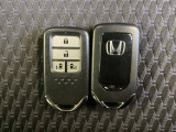 スマートキー付きですからドアロックの開閉およびエンジンスタートが楽々です。電動スライドドアの開け閉めもボタンで操作できます。スペアキーも同じものを用意しております。