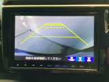 バックでの車庫入れも安心です! リアカメラが付いているバックモニター付のナビを装備しております。操作線もついており距離感も画面から確認できます。