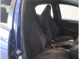 サイドからしっかりとホールドしてくれる運転席・助手席シートは、長時間の運転でも体のブレを軽減し疲れにくいシートです◎