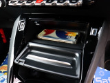 【車屋】として、長く車業界に従事した経験豊富なスタッフが多数在籍しております。