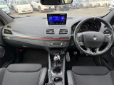 フランス車ならではのオシャレな内装がオススメです!