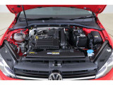 1.2L TSIエンジン:DOHC(4バルブ)エンジンにアルミブロックを採用することで単体重量の軽量化に成功し、低燃費を実現しました。