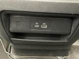 【 USB端子 】USB接続もついていますので携帯などの電子機器の充電にも使えて便利です♪