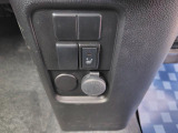 運転席シートヒーター搭載。冬場のお出かけで活躍します。暖房より早く暖まりますので快適です。暖房による乾燥が気になる方にもおススメです!