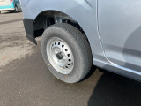 静岡ダイハツでは、メーカーの技術認定を受けたプロの整備士が整備を実施いたします。目に見えない部分までしっかりと点検するので安心です。