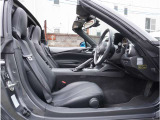 運転を楽しむためのシート。ホールド性能が高く、安定感を感じられます。