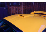 930kgというその軽量さも相まって、カタログ値では0-100km/hが4.3秒、0-160km/hが9.98秒、MAXスピードは256km/hに達します。