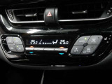 車内の温度管理に便利なオートエアコン☆