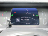 シンプルで見やすいデザインのメーターパネルです。車の情報が表示される大事な場所だからこそ見やすさが大切ですね。